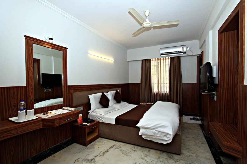 Hotel Empire Central Street Бангалор Экстерьер фото